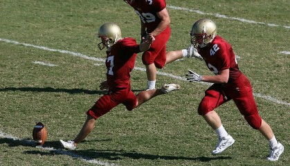 开云备用-国际冲浪比赛，海浪争锋展现极限风采，国际冲浪协会